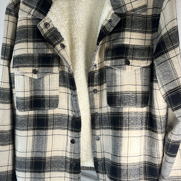 Excellent condition lucky brand button up flannel coat - Picture 4 of 6